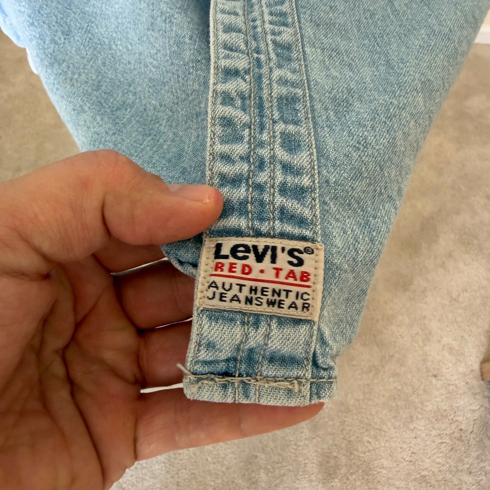 Levis Red Tab Denim Shirt Medium Light Wash Cotton Button Down 60560-1315 - Picture 5 of 8